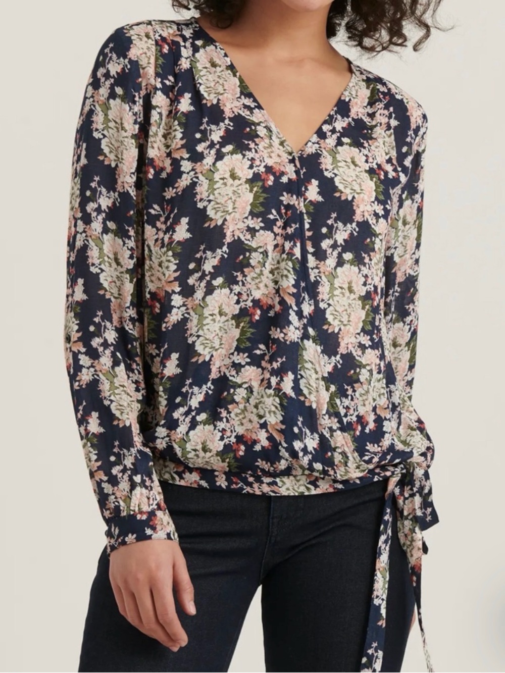 Lucky Brand Sawyer Navy Floral V-Neck Crossover Wrap Tie-Hem Blouse Medium